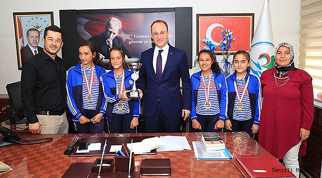 Başkan Örki Şampiyonları Ağırladı