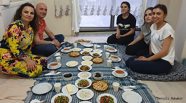 Başkan Özbaş, öğrenci evinde iftar yaptı