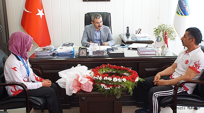 Çivril’de Milli Sporcular Coşkuyla Karşılandı