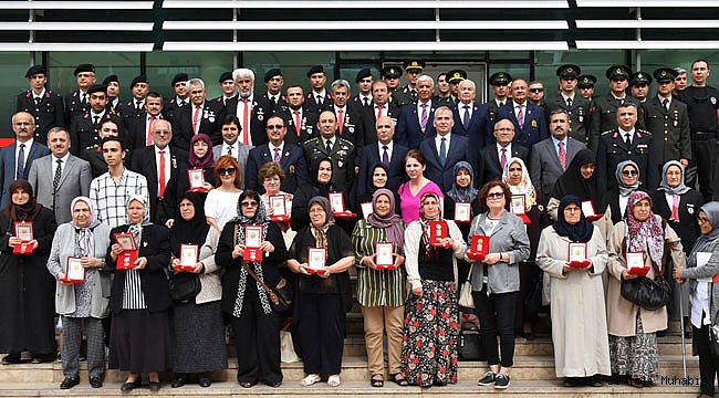 Denizli'de Kıbrıs  gazilerine madalya ve berat