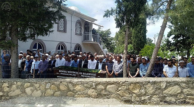 Denizli'de şehit babası toprağa verildi