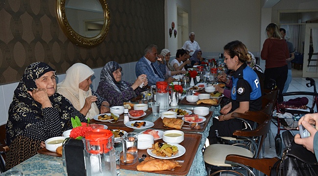 Emniyet Personeli Yaşlıları Ve Çocukları Sevindirdi