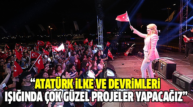Merkezefendili Gençler Konserde Doyasıya Eğlendi