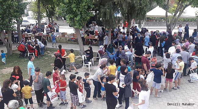Çocuklar hediye ve ikrama doydu