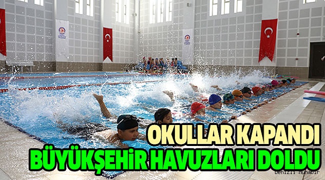 Çocuklar Yaz Tatilinde Yüzme Öğreniyor