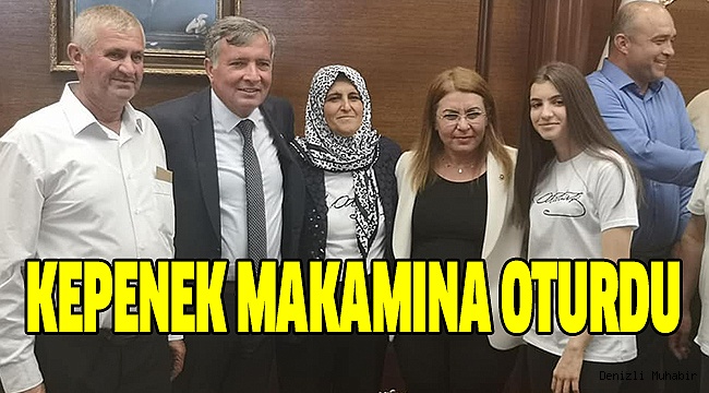 Dualarla Makamına Oturdu