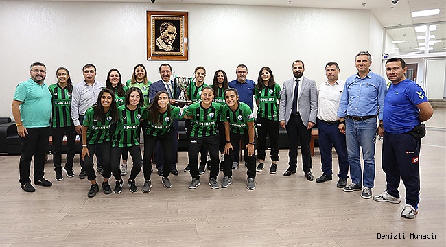 Horozkent Kadın Futbol Takımı Rektör Bağ’ı Ziyaret Etti