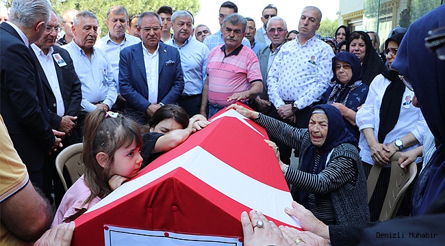Kızı, eşi ve kayınvalidesi tabuta sarılarak, gözyaşı döktü.