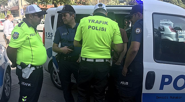 Otomobilin anne ile kızına çarptığı kaza güvenlik kamerasında