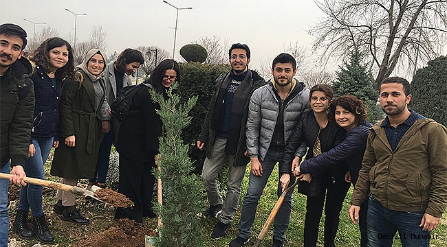 PAÜ'lü öğrenciler, fidanları toprakla buluşturdu
