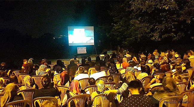 Baraj manzarasında sokak sineması keyfi