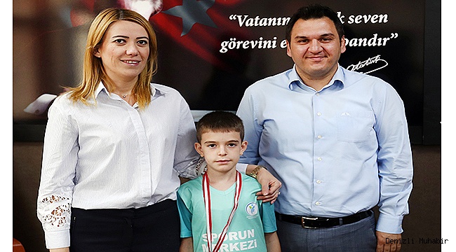 BAŞKAN DOĞAN’DAN MİNİK ŞAMPİYONA ÖDÜL