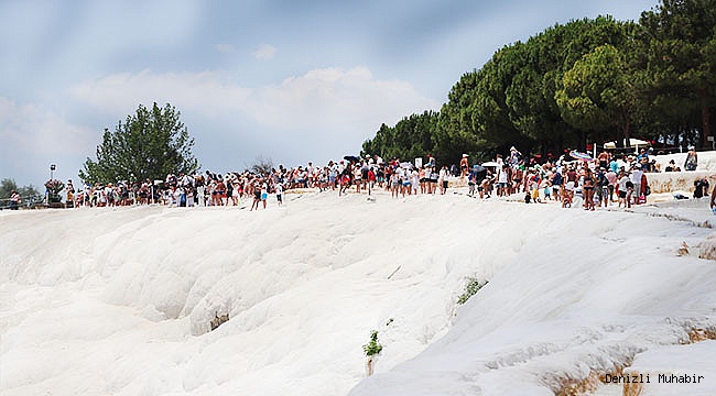 Pamukkale'yi 6 ayda 1 milyon turist gezdi