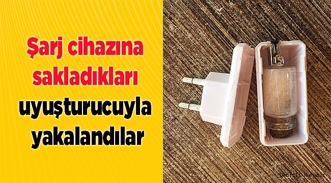 Şarj cihazına sakladıkları uyuşturucuyla yakalandılar