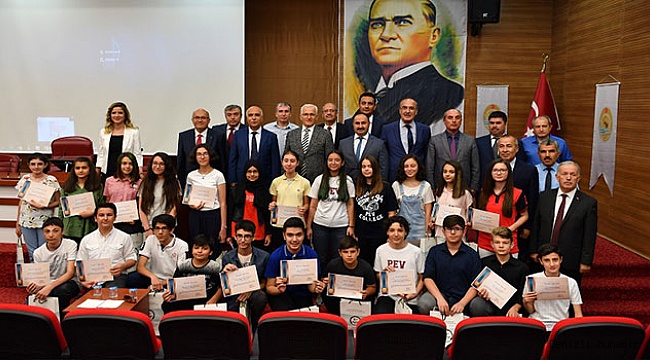 Vali Karahan LGS Birincilerini Ödüllendirdi