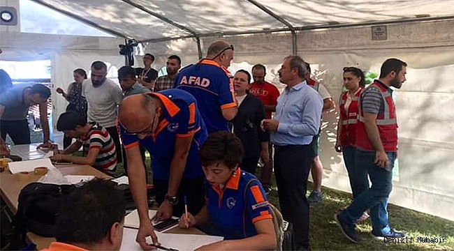 Çadırda kalmak istemeyenler,geceyi sokakta geçirdi