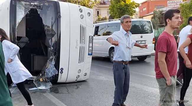 Servis minibüsü ile otomobil çarpıştı