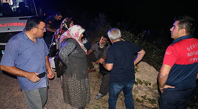 Denizli'de hafif ticari araç devrildi: 4 yaralı