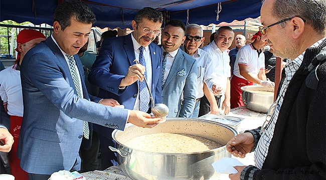 İYİ Parti, Bayramyeri'nde aşure dağıttı