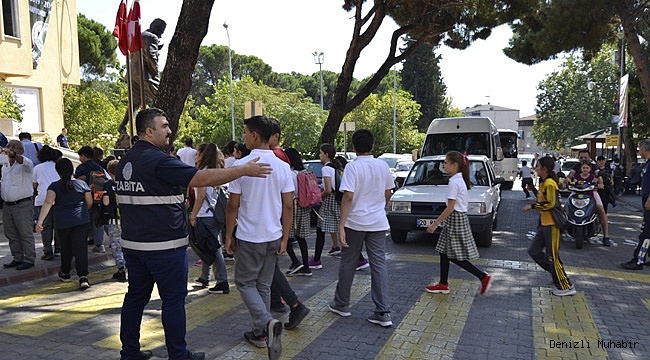 Zabıtalar Gönüllü Trafikçi Oldu
