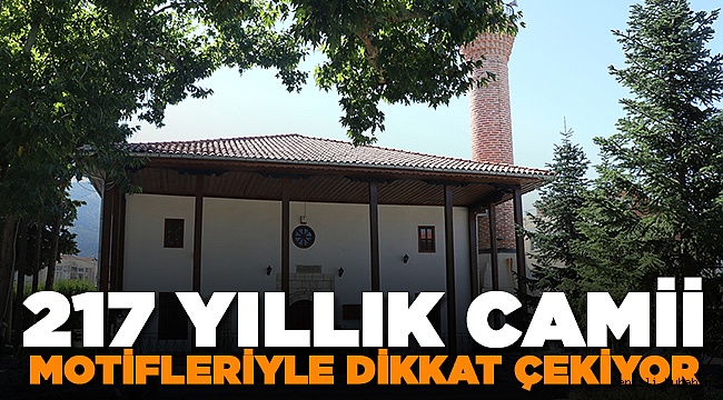 2 Asırlık Cami'nin duvar motifleri ilgi çekiyor