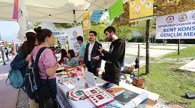 Üniversiteli gençlere Gençlik Meclisini tanıttılar