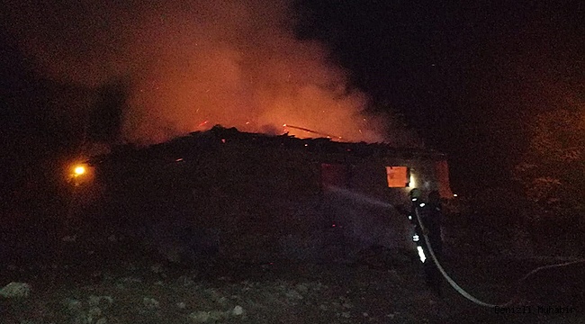 Denizli'de çıkan yangında ev kullanılamaz hale geldi