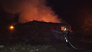 Denizli'de çıkan yangında ev kullanılamaz hale geldi