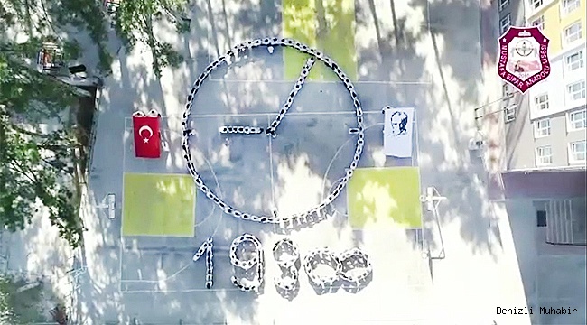 Denizli'de liseliler Atatürk'e "sonsuz" sevgilerini koreografiyle gösterdi