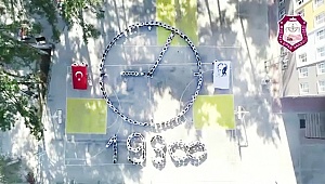 Denizli'de liseliler Atatürk'e "sonsuz" sevgilerini koreografiyle gösterdi