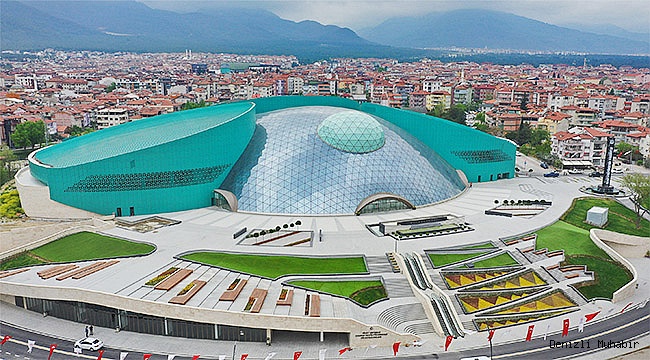 Ege'nin en büyük kongre ve kültür merkezi onbinleri ağırlıyor