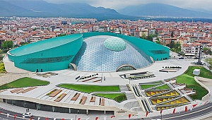 Ege'nin en büyük kongre ve kültür merkezi onbinleri ağırlıyor