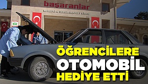 Öğrencilere Otomobil Hediye Etti
