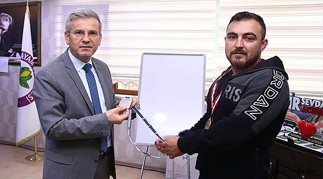 Tomrukla çalışan halterci Türkiye şampiyonu oldu