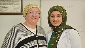 Ana-kız üniversiteye hazırlanıyorlar