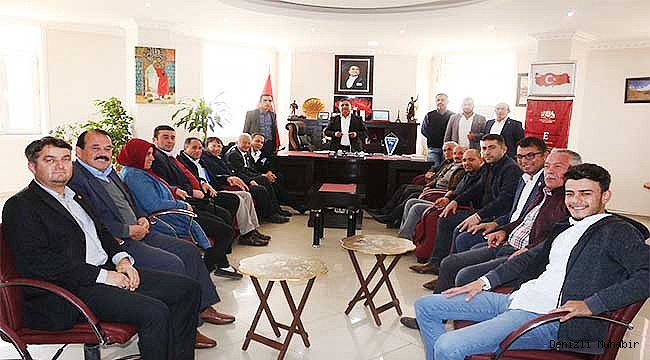 ÇAL’DA DEMOKRASİ RÜZGARI ESİYOR
