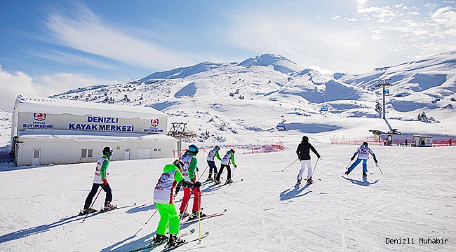 Denizli Kayak Merkezi'ne akın ettiler