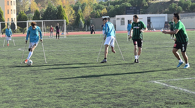 Denizlisporlu yöneticiler, ampute futbol takımıyla maç yaptı