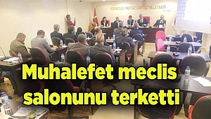 Muhalefet meclis salonunu terketti