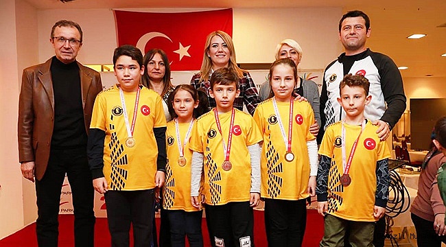 Satrançta Küçükler Kürsüye Çıktı