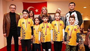 Satrançta Küçükler Kürsüye Çıktı
