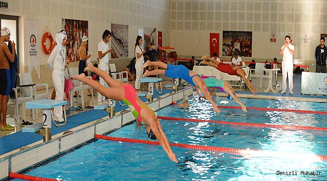 Sporcular, Kısa Kulvar'da Yarıştı