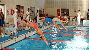 Sporcular, Kısa Kulvar'da Yarıştı