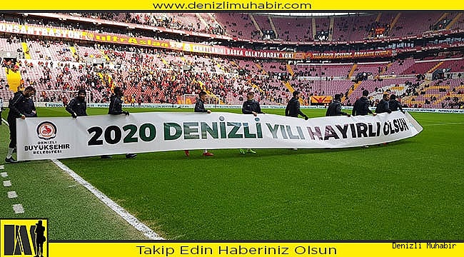 Denizlispor, Galatasaray maçına '2020 Denizli Yılı' pankartıyla çıktı