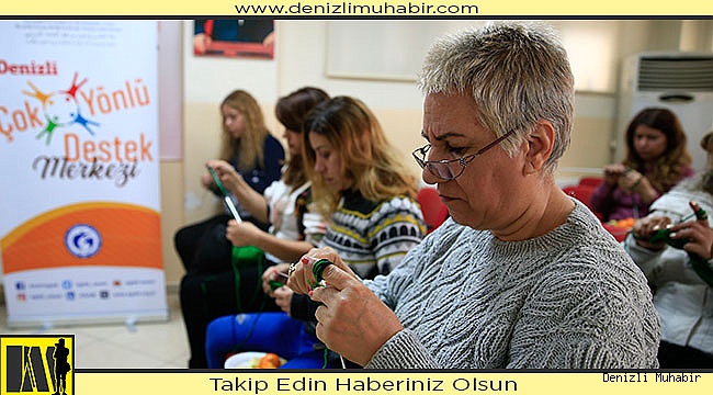 Depremzedeler için battaniye örüyorlar