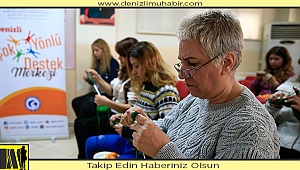 Depremzedeler için battaniye örüyorlar