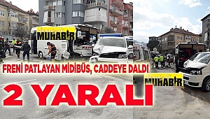 Freni patlayan midibüs, caddeye daldı: 2 yaralı