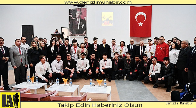 Şampiyon Öğrenciler Ödüllendirildi