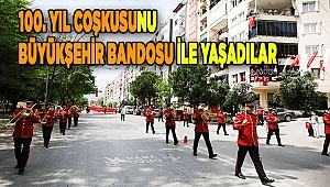 100. yıl coşkusunu Büyükşehir Bandosu ile yaşadılar