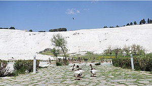 Dünyaca ünlü Pamukkale'de sessizlik hakim